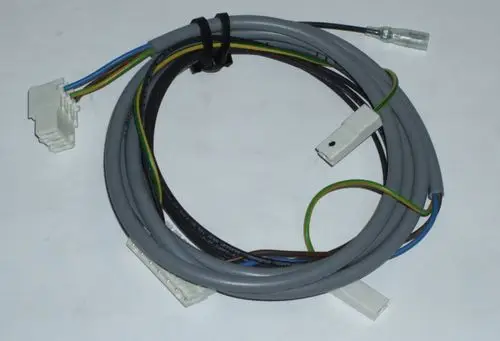 Kabel mit mehreren Leitungen und Steckeranschlüssen, hergestellt von Daikin, geeignet für Geräte der Rotex GCU compact Serie bis Baujahr 2017.